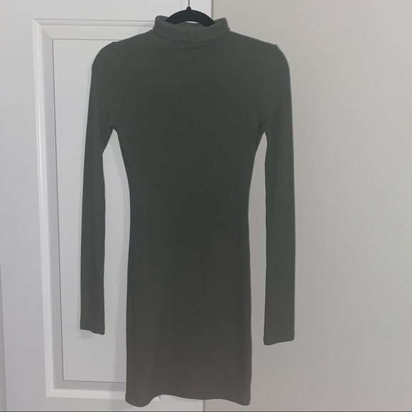 Long-Sleeve Turtle-Neck Dress - Picture 5 of 6